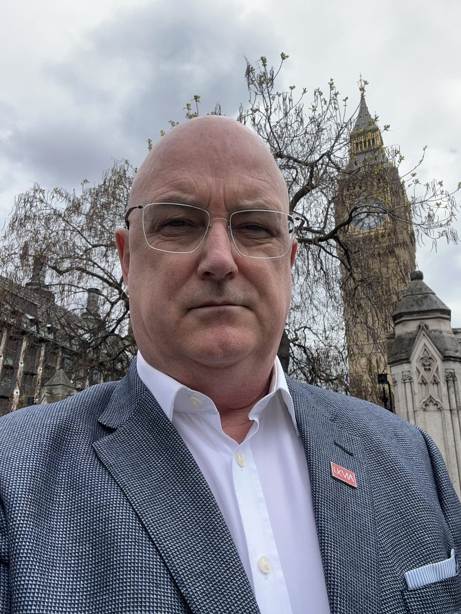 Jdunne9407uk's tweet photo. Dinner in Shenzhen China - Lunch with policy makers in Westminster London. All in a busy days work. @Vaping_Industry . #vapingmatters #ukvia https://t.co/YUhzD5oRQP