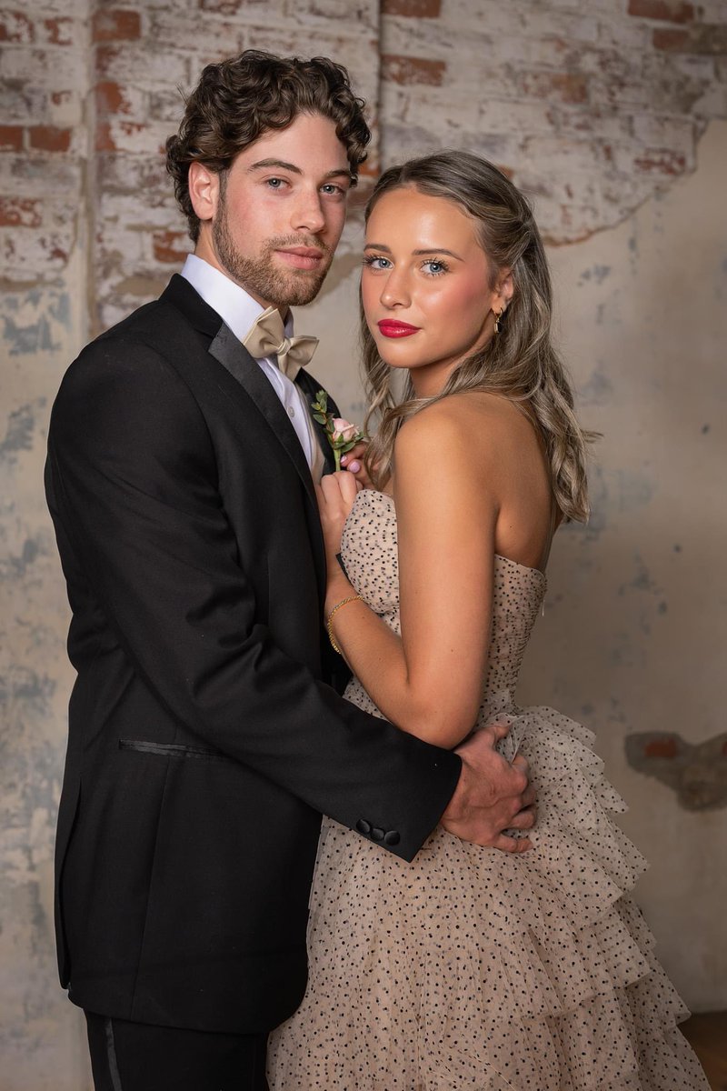 LPJPhotography's tweet photo. Gimme All the Proms.  

Special shout out to Weldon Mills Distillery for hosting us at their gorgeous location. If you’re 21 &amp; haven’t visited them, you should! https://t.co/zY2hRXo1OL