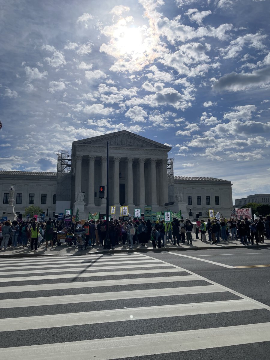 We were in D.C. today, proudly standing with partners, providers, and badass reproductive rights advocates. 💪
 
Together, we’re calling on #SCOTUS to protect EMTALA and ensure EVERYONE, including pregnant people in states with abortion bans, have access to emergency  care.