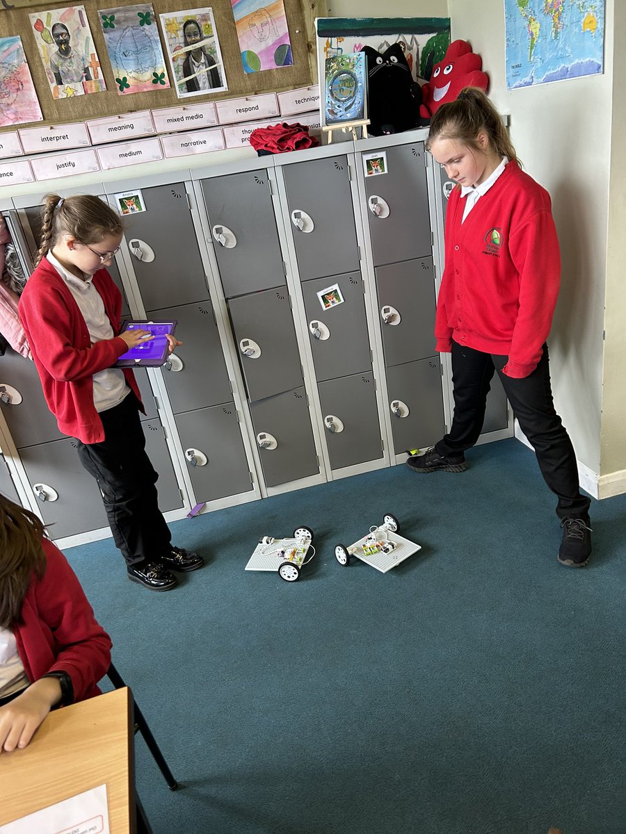 BG_Foxes's tweet photo. Great fun doing our VR and robotics session with @UniOfYork this afternoon. Thanks for much for visiting! #BGScience #BGComputing #BGDT https://t.co/UkJZvgQlas