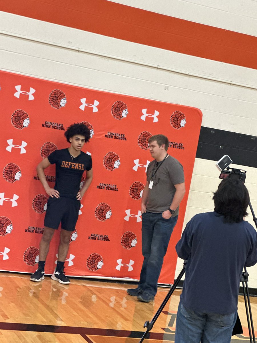 Gonzales Basketball tweet media