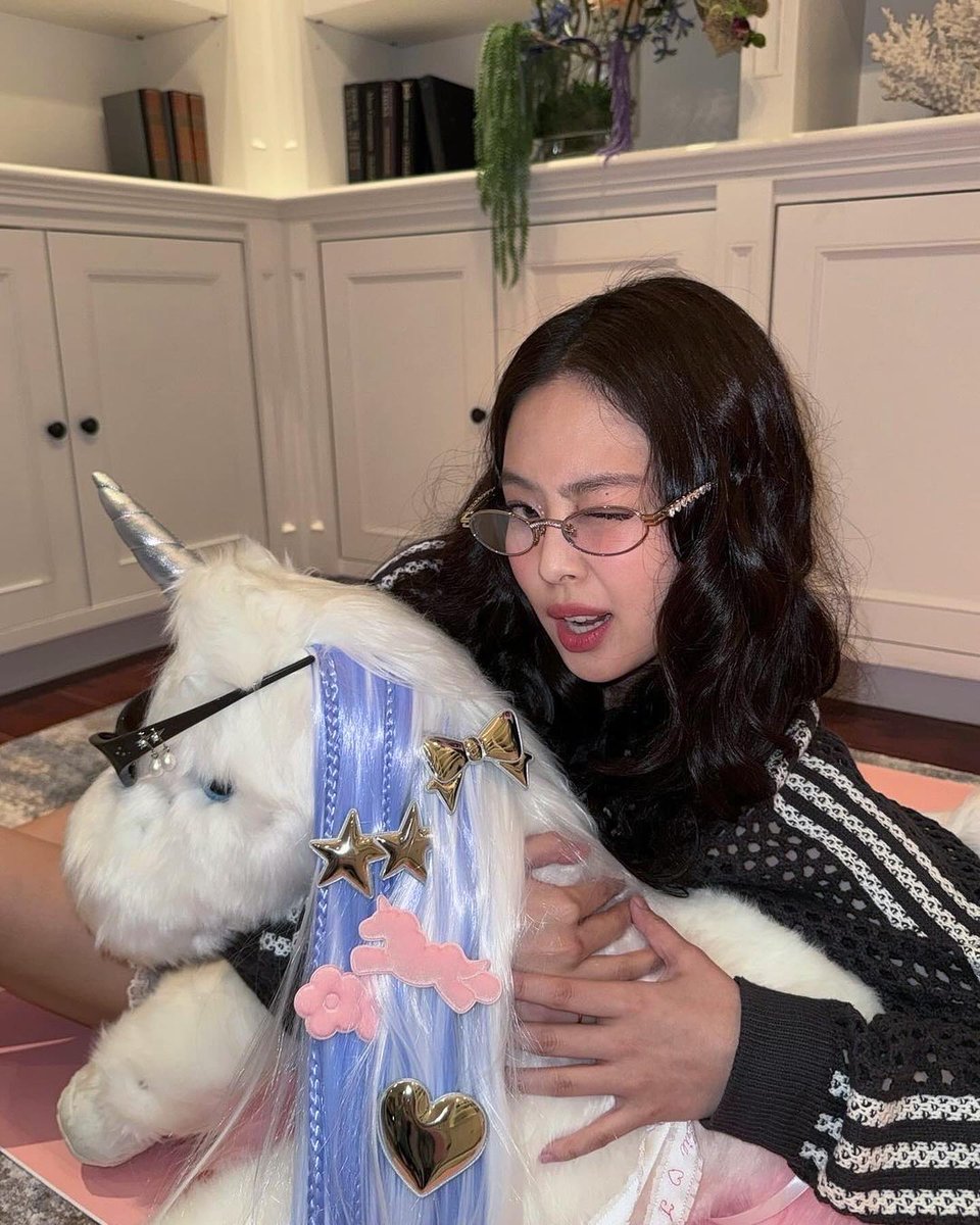 Becky and Jennie🦊🦄✨️

#MaisonKitsune
#JentleSalon #GENTLEMONSTER #Beckysangels #JENNIE