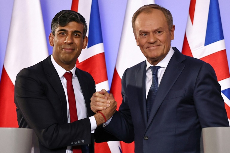 News: Sunak Working With Tusk To Form EU Army: Anyone who watched @Nigel_Farage go head to head with the hapless Nick Clegg during their Brexit debates, will remember the Lib/Dem Deputy PM smearing Farage as a 'swivel-eyed loon' for talking of the UK being involved in an EU Army.…