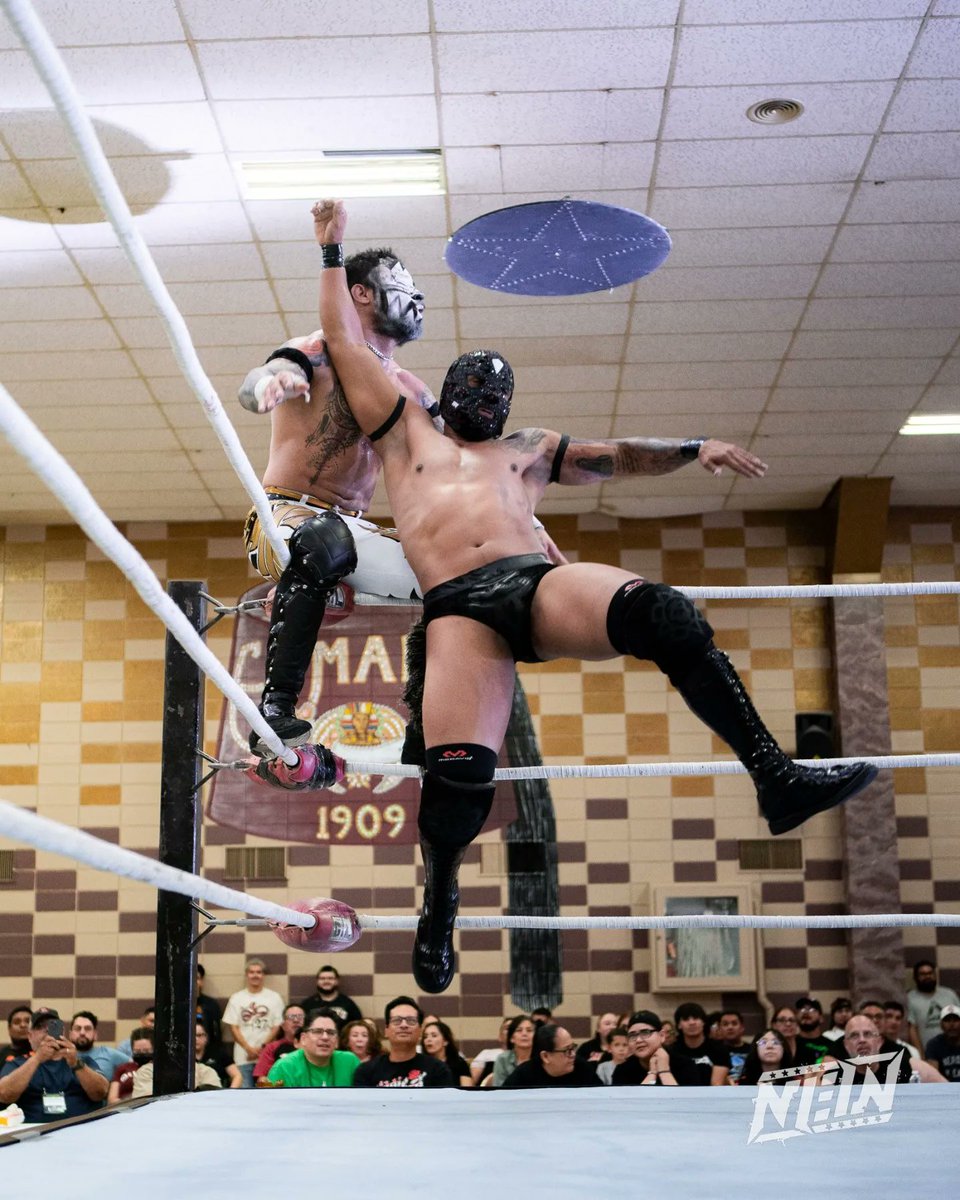 WrestlerAzteca's tweet photo. 19/04/24
@newerawrestling
📍El Paso Tx 🇺🇲
#professionalwrestler🏅🇯🇵🇲🇽🇺🇲🇨🇷
#mexicanwrestler🇲🇽
#Blackgeneration🔥
#BGI🔥
#aztecateam🔥
#lasonrisamalditadelaluchalibre😈
#elmonarca🤴
#eldiamantenegro💎 https://t.co/KcCiCJcOG0