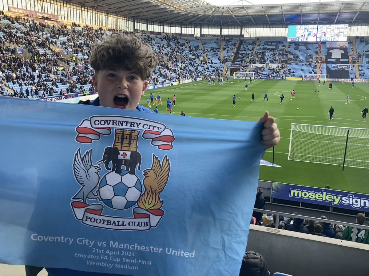 StephanEdward84's tweet photo. Come on city 👊👊👊
#PUSB #CBSFanWall https://t.co/6oinwLDMYW