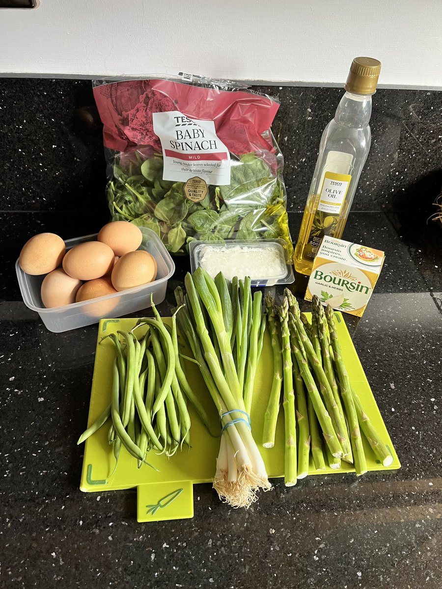 lee_wilkinson2's tweet photo. Something vegetarian for either a quick dinner, lunch or I guess even breakfast! A spring green frittata to take advantage of the start of spring vegetables! 

⭐️💫 Recipe here: https://t.co/jPqz9W0FVX

#WilkoCooks #Homemade #Vegetarian #SpringGreens #TwitterSupperClub https://t.co/rUdL8cKvfv