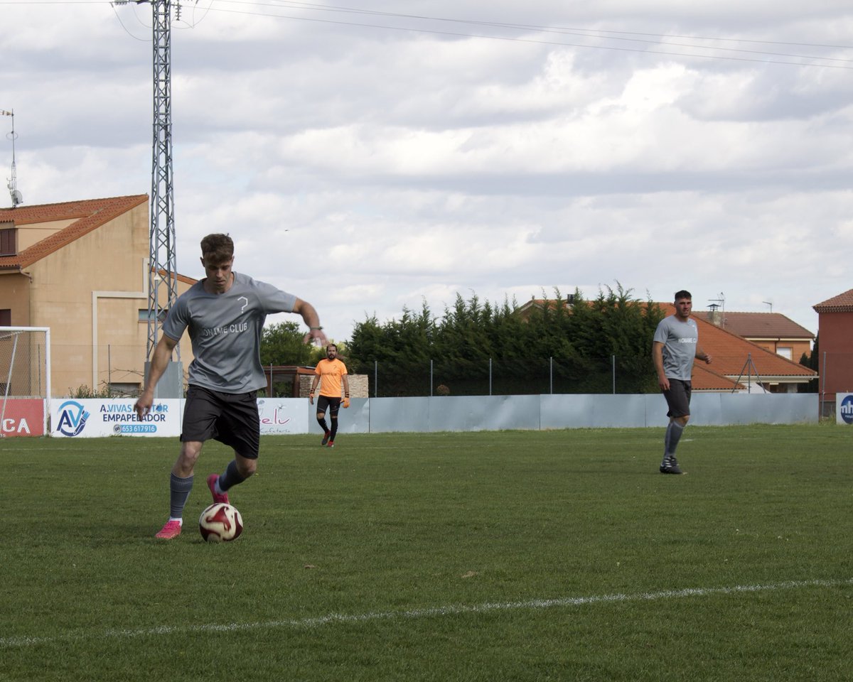 Nonameclub_eth's tweet photo. Si algún día necesito guardaespaldas, me gustaría que fueran los que tiene Alex 🧤

¡Vaya 2️⃣ animales! 💪

#NONAMECLUB https://t.co/6z3QquRUtP