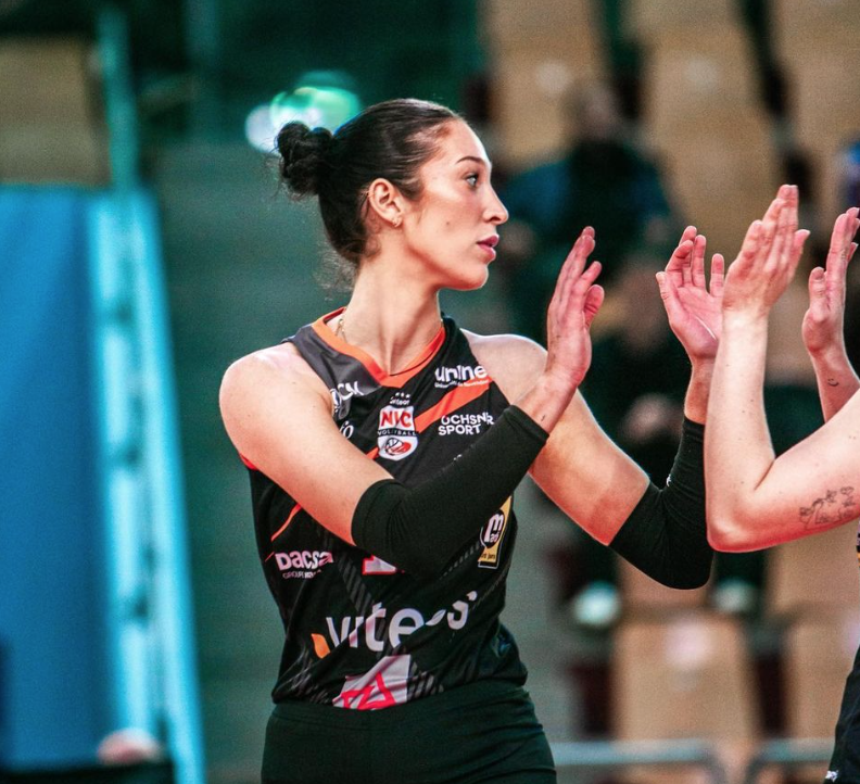AvidVolley's tweet photo. 𝘍𝘰𝘳 𝘵𝘩𝘦 𝘧𝘰𝘶𝘳𝘵𝘩 𝘴𝘦𝘢𝘴𝘰𝘯 𝘪𝘯 𝘢 𝘳𝘰𝘸,
𝗖𝗵𝗮𝗺𝗽𝗶𝗼𝗻𝘀 𝗼𝗳 𝗦𝘄𝗶𝘁𝘇𝗲𝗿𝗹𝗮𝗻𝗱 🇨🇭 - NUC Viteos

Tessa Grubbs 🏆 
Maddie Haynes 🏆 
Tia Scambray 🏆
Jasmine Gross 🏆 https://t.co/FRfUNKXC2S
