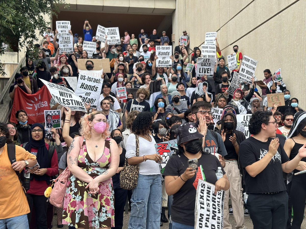 As things intensify at UT Austin, UTSA students are also holding a pro-Palestine protest, which remains peaceful. No DPS, just a few bike cops keeping an eye on things.