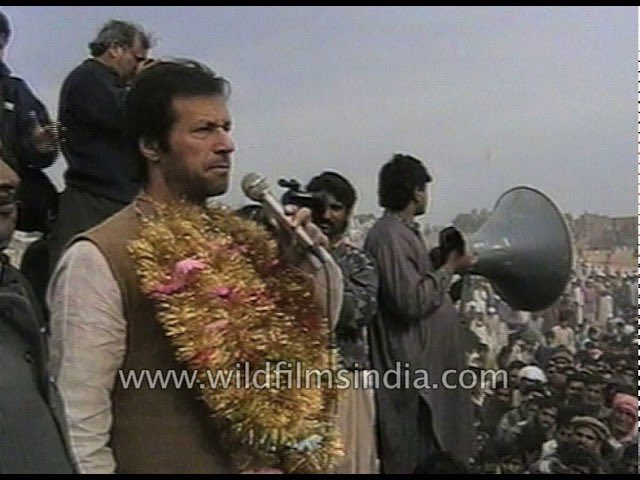 آج سے 28 سال پہلے میرا لیڈر اکیلا نکلا تھا اور الحمدللہ آج پورا پاکستان اسکے ساتھ ہے ❤️✌️ #PTIFoundationDay