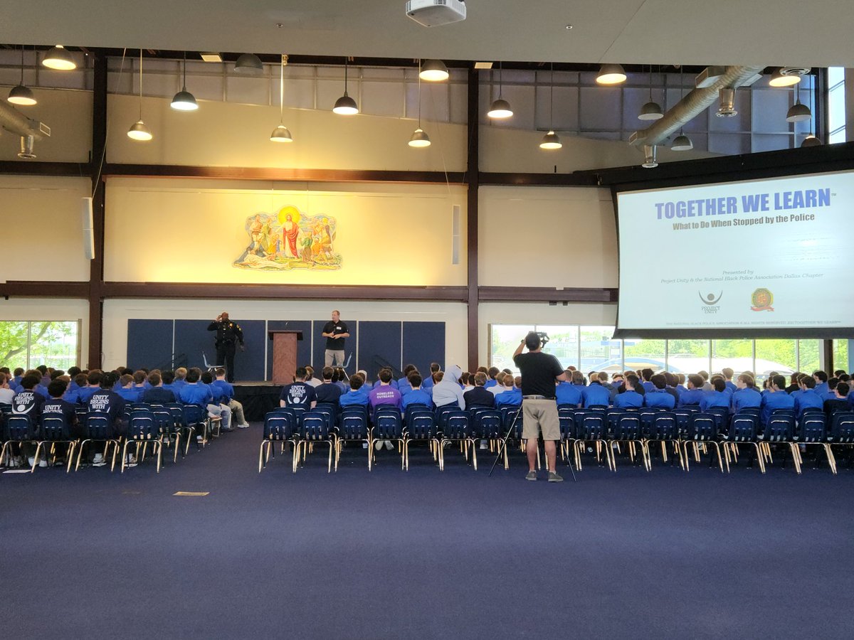 ExplorersDallas's tweet image. Explorer Advisors are at Jesuit College Preparatory School. Students are learning the steps of a traffic stop and what to do during a traffic stop to keep themselves and officers safe and calm. 🚔 @jesuitdallas @DPDNWNPO @ProjectUnityNTX #keepingdallassafe
