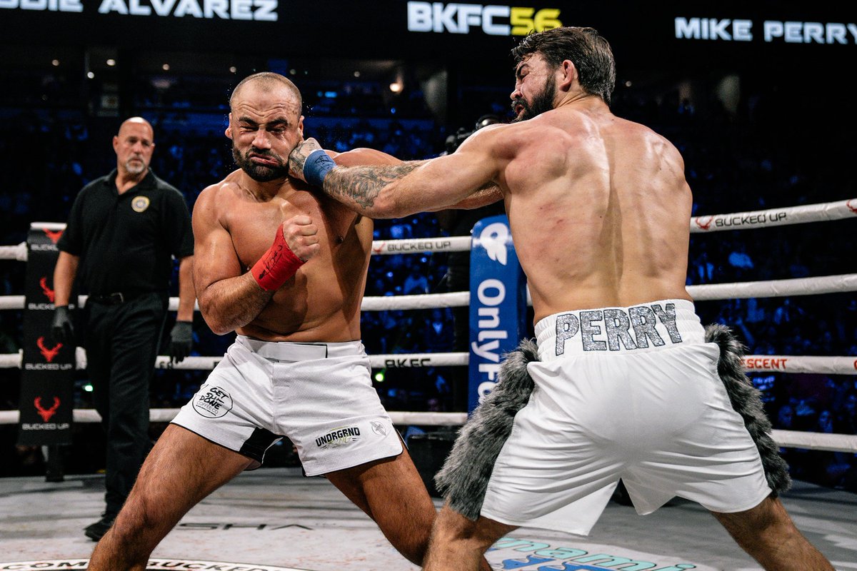 bareknucklefc's tweet photo. What is the biggest win in Mike Perry's undefeated BKFC career?
✅Eddie Alvarez
✅Luke Rockhold
✅MVP Michael "Venom" Page
✅ Julian Lane 
https://t.co/HLL6nJslEV https://t.co/SKPzINtraO