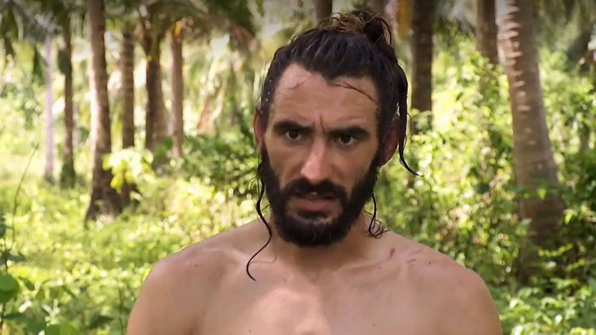 Saarahxs's tweet photo. Jurez y’a pas un lien de parenté entre sebastien de #kohlanta et rollo de vikings 😭😭 https://t.co/PtYpjs8szc