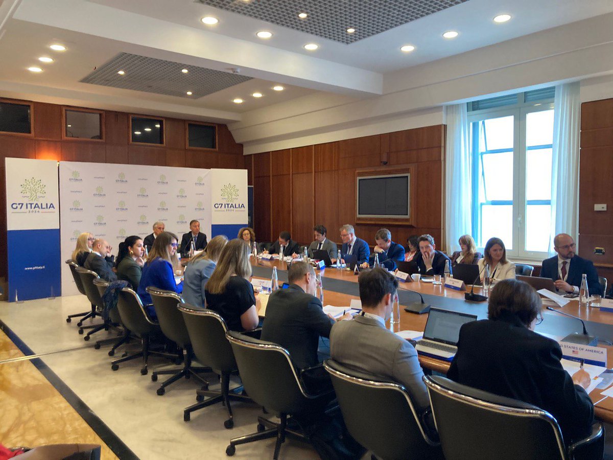 LuigiVignali's tweet photo. #G7Italia2024 - Si è riunito a Roma il Gruppo di Lavoro sui canali legali di #migrazione. Verso un nuovo modello di gestione dei flussi per combattere i trafficanti di esseri umani: percorsi regolari e programmati per lavoratori qualificati e #corridoi umanitari per #rifugiati https://t.co/OEyOLxrsFV