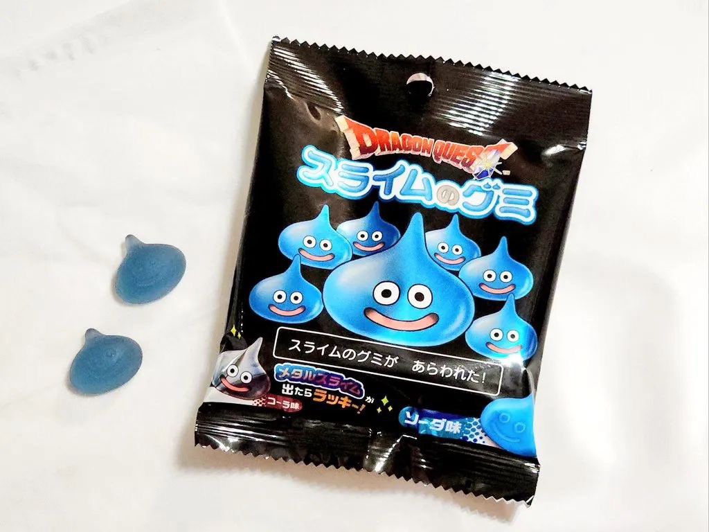 tedaiyanb's tweet photo. DRAGON QUEST💧
スライムのグミ💧ソーダ味💧
スライムのグミがあらわれた💧
メタルスライムが出たらラッキー💧
あらわれませんでしたー💧
メタルスライムは、コーラ味です💧 … ✨✨😮
#ドラゴンクエスト #スライムのグミ #Dragon_Quest https://t.co/hlVPevBYkX