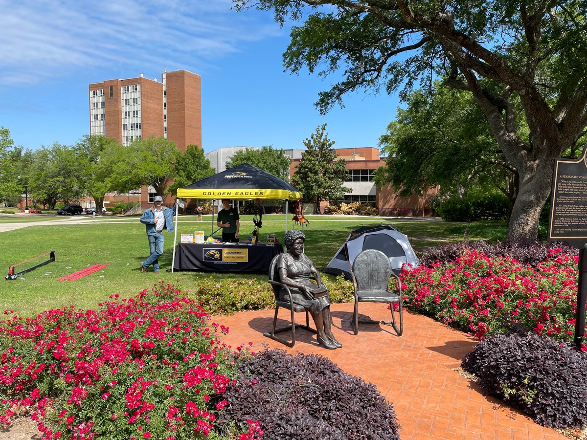 somisscampusrec's tweet photo. Come out and hang with Oseola and our #OutdoorAdventures crew in Shoemaker's Square to sign up for our upcoming trip paddling on the Okatoma May 4 or learn about the many other OA opportunities for adventure.
#USMRecLife #USMCampusRec #healthisgolden #SMTTT https://t.co/yCDYvpxuBh