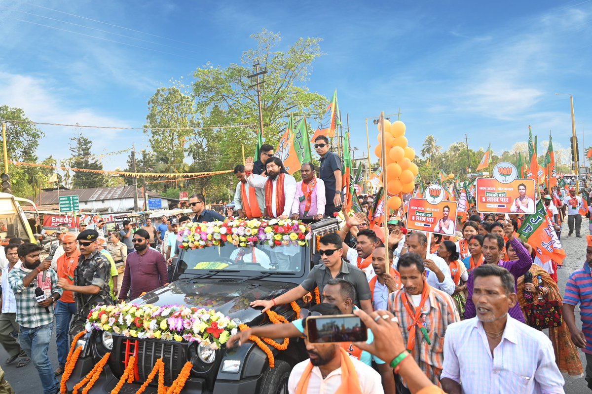 Glimpses of today’s road show in Naxalbari, West Bengal, in support of @BJP4India’s candidate Shri @RajuBistaBJP ji for the upcoming #LokSabhaElections2024 The love and support of the people & the energetic karyakartas of #ModiParivaar have ensured #PhirEkBaarModiSarkaar !