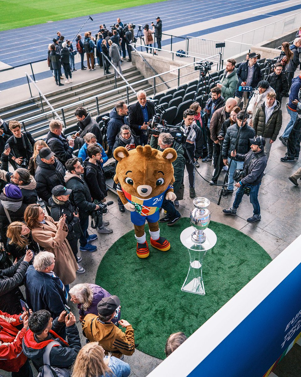 Der 🏆 ist da! #OlympiastadionBerlin #EURO2024 #UnitedByFootball