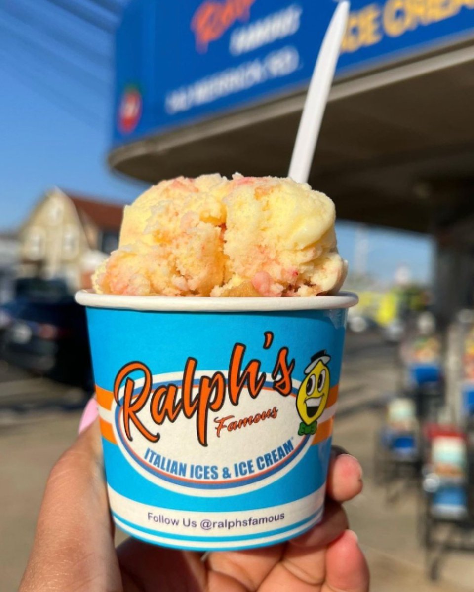 Graham Crunch & Strawberry Cheesecake sherbet...cheesecake in a cup!
@nyfoodfriends
.
.
.
#ralphsforlife #ralphsfamous #ralphsfamousitalianice #ralphsfamousitalianices #ralphssherbet #larrythelemon #grahamcrunch #strawberrycheesecake