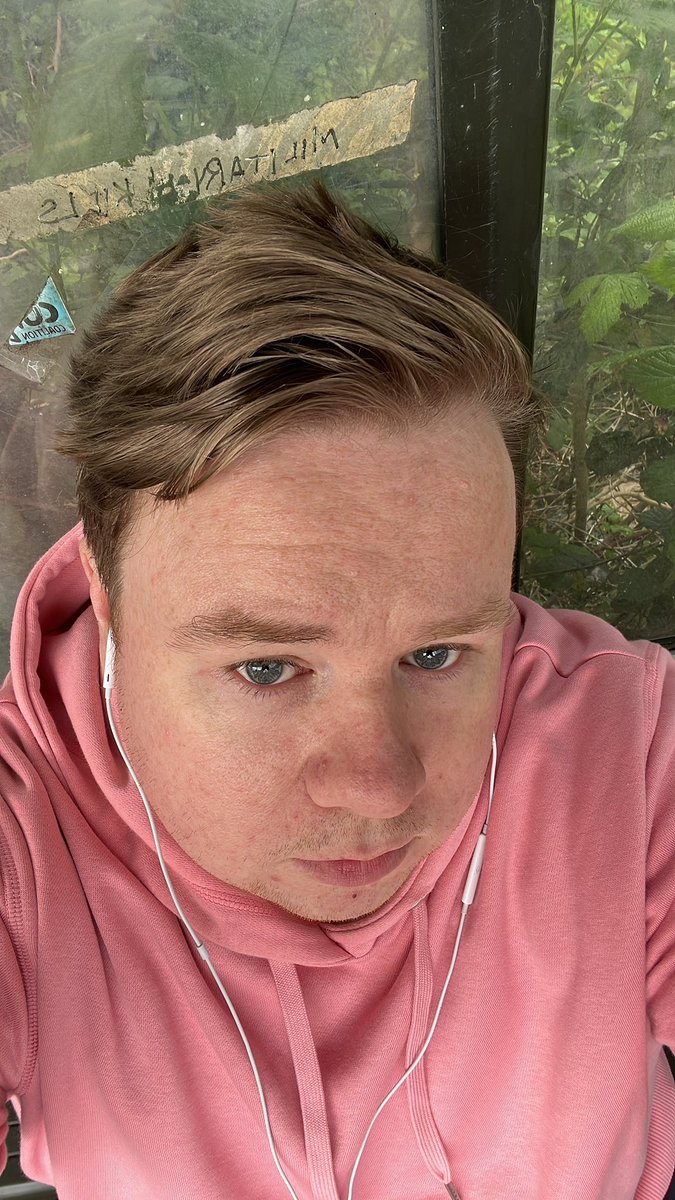 scott_976's tweet photo. it’s #PinkWednesday and it’s the end of another #9to5 https://t.co/ZcxlDCZE3I