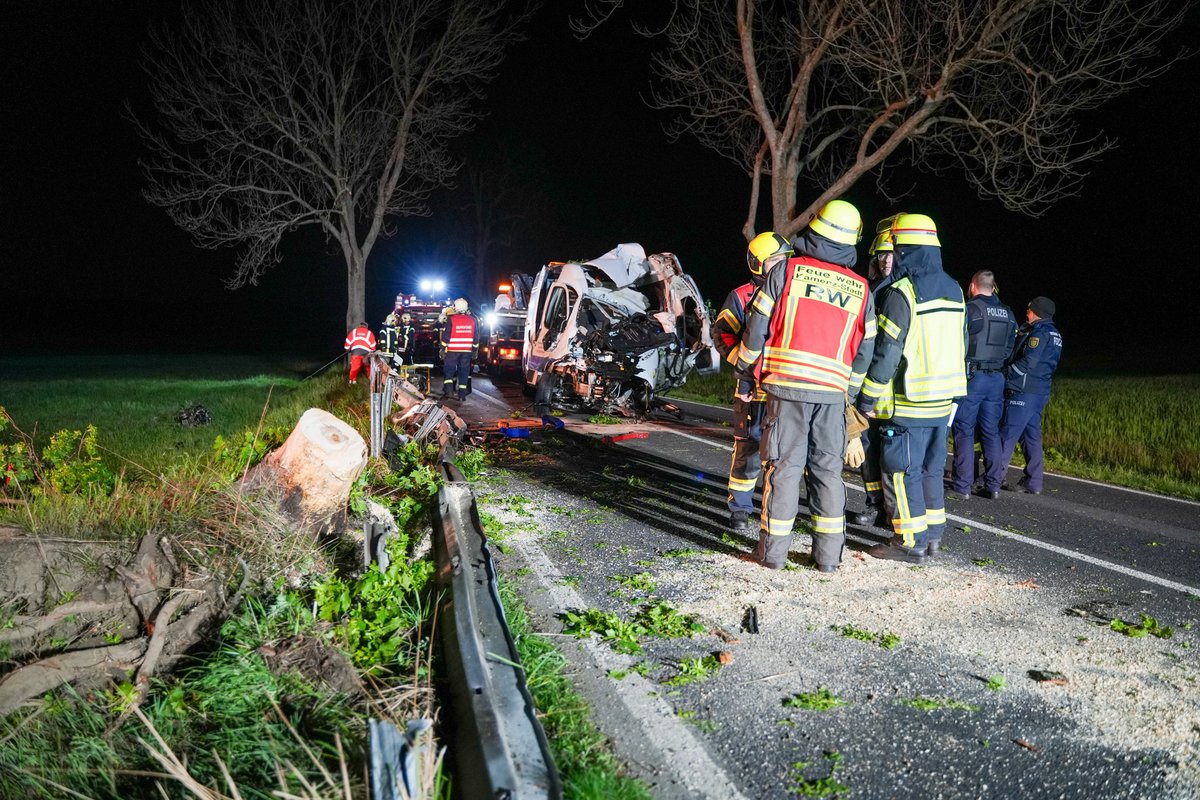 BR_Lausitz's tweet photo. 🚨 Neuer Beitrag online! 🚨
Kamenz: Nach Verkehrsunfall Person noch vor Ort verstorben
Am Dienstagabend kam es auf der Ortsverbindung zwischen Neukirch und Kamenz (Landkreis Bautzen) zu einem schweren Verke...
https://t.co/5zLrRNAUFn
#Bautzen #BlaulichtreportLausitz #Hilf... https://t.co/kIlo70kKNn
