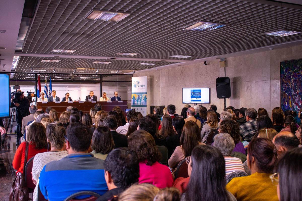 inau_oficial's tweet photo. 🔹 #SIPIAV presentó su informe anual de gestión con cifras correspondientes a 2023. Participaron autoridades del #INAU, @ANEP_Uruguay, @MSPUruguay, @ASSEcomunica, @midesuy, @UNICEF y la vicepresidenta de la República, @beatrizargimon. https://t.co/I7N4rLMYAn