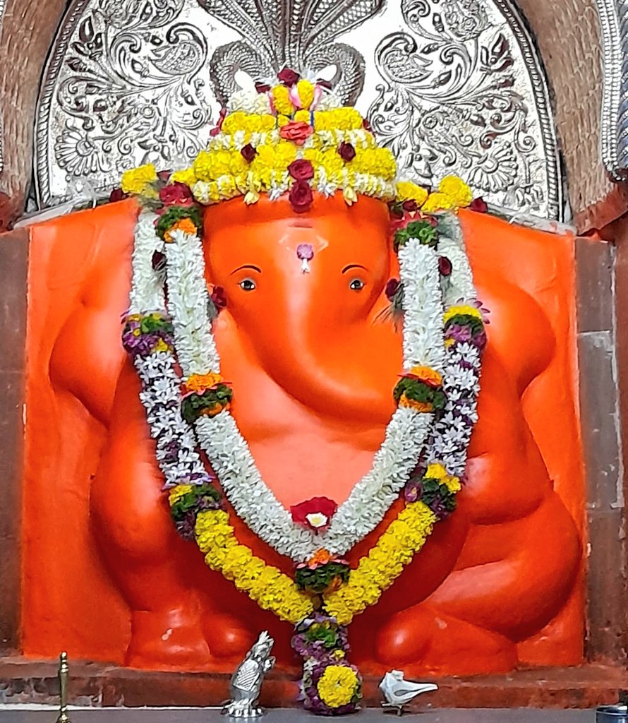 Pune's oldest, benevolent, compassionate Parvati Nandan Ganeshkhind Lord Ganesha comes on Twitter for its devotees🙏 Blessings from Ganesha today on 24th Apr '2024. Aum Gam Ganpataye Namah🙏 Ganpati Bappa Morya🙏