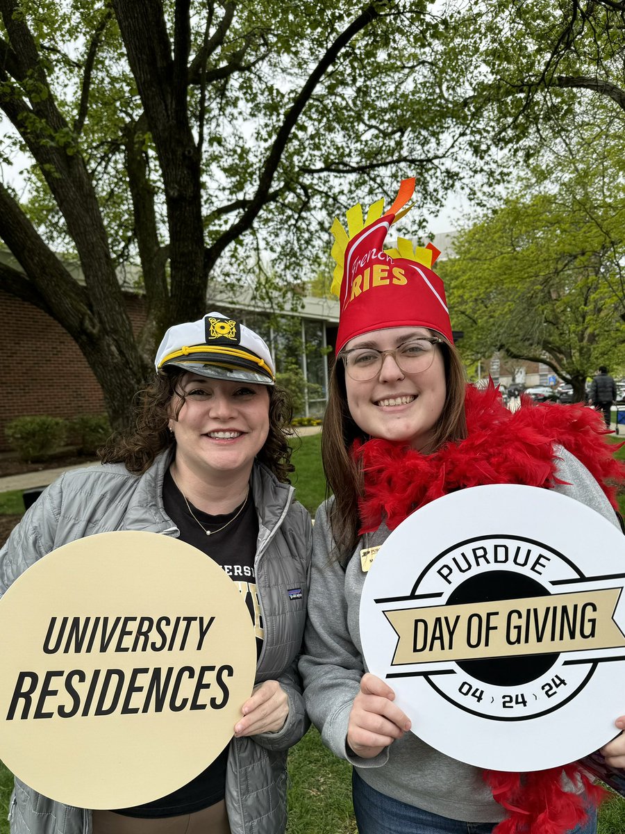 Feeling festive with #PurdueUR for #PurdueDayofGiving! Loved the energy over at Smalley today.