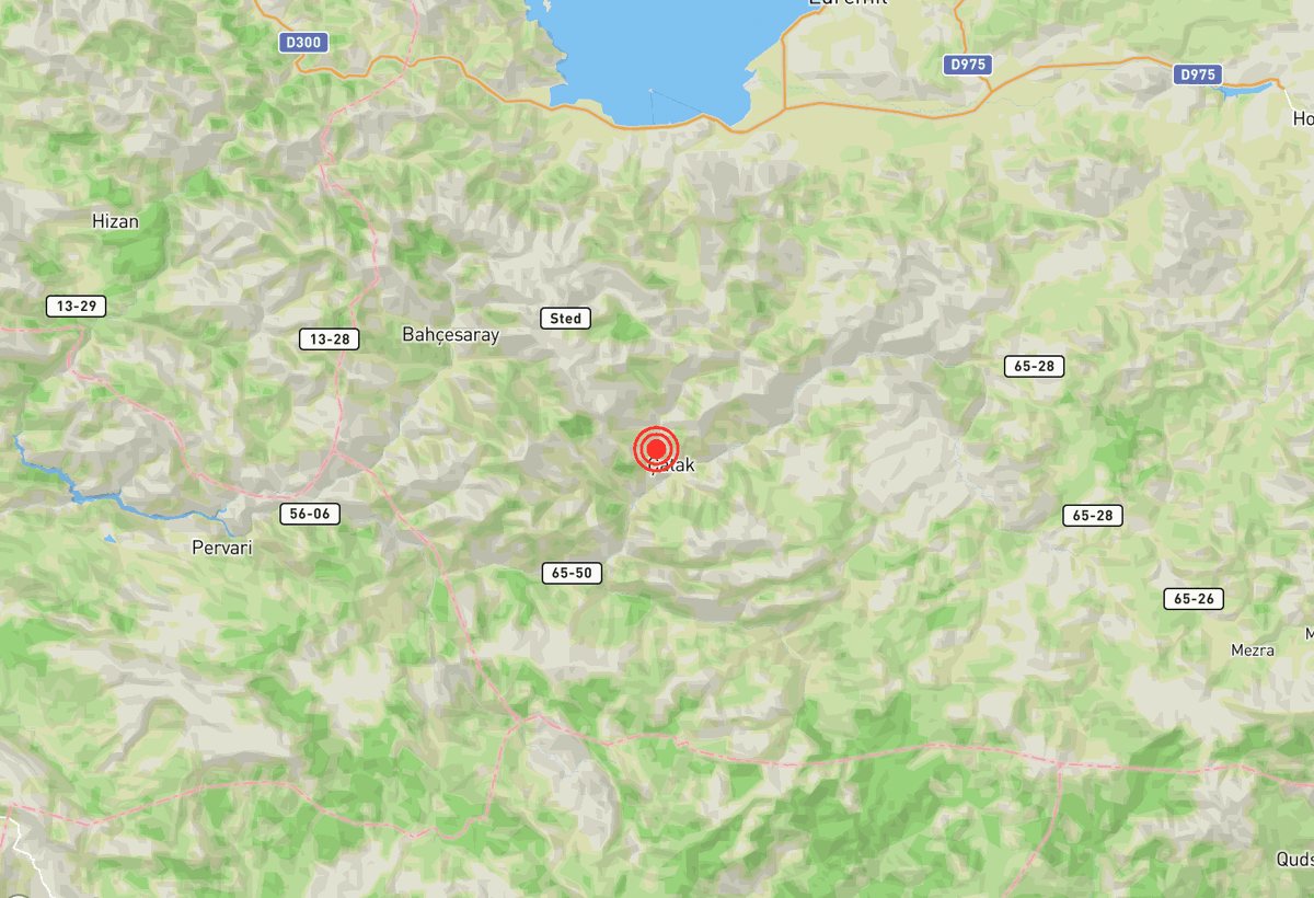 #deprem #DEPREMOLDU #SONDAKIKA #Van
        
Yer: Catak- (Van)
Büyüklük: 2.9
Derinlik: 6.3 km
Tarih: 2024.04.24 19:14:43
Konum: google.com/maps?q=38.021,…