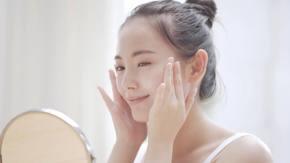 You’ve likely heard of facial toner, but you’re not alone if you aren’t quite sure what it does. Here is everything you need to know about how toner works and how you might benefit, based on your specific skin type.

epicuren.com/blogs/news/how…