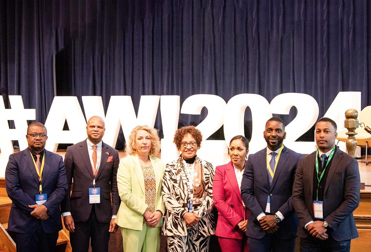 Ontem o AfricaWorks aconteceu na Holanda. O programa desta conferência anual deu especial atenção às possibilidades que Angola oferece no domínio da agrologística. Estiveram presentes os especialistas angolanos do Ministério dos Transportes, o embaixador e o cônsul 📸👇🏼#AW!2024