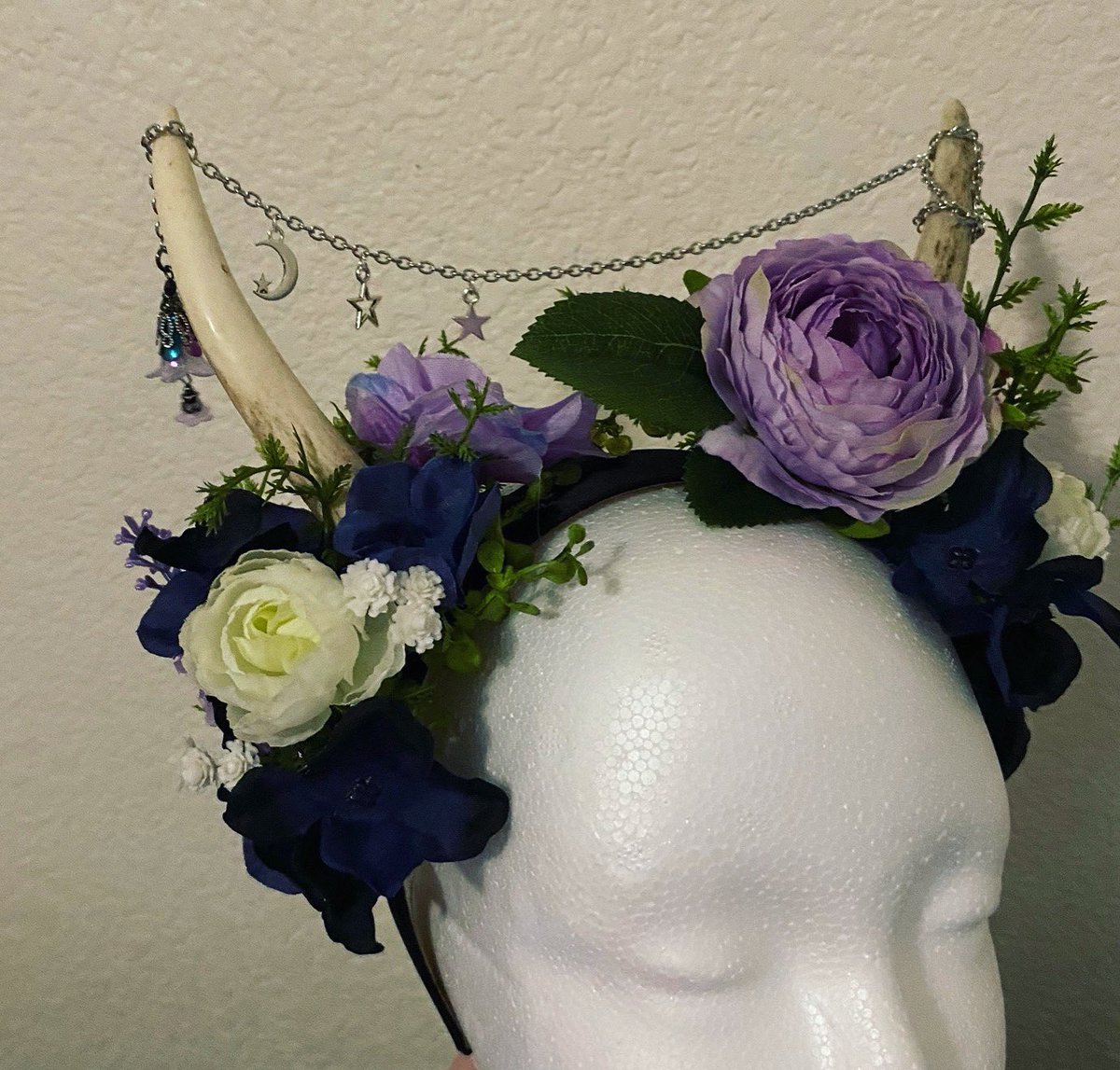 Two horned flower crown headbands I made a bit ago.  Thought they were cool. 

#flowercrown #fantasy #larp #dnd