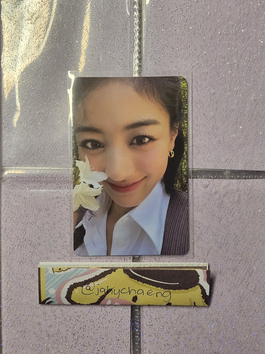jahychaeng's tweet photo. wts lfb twice jihyo between 1&amp;2 b1&amp;2 album pc ph

Jihyo Flower 
— ₱135 + pf lsf
— mint condi
— mine to claim https://t.co/VktzNWRccE
