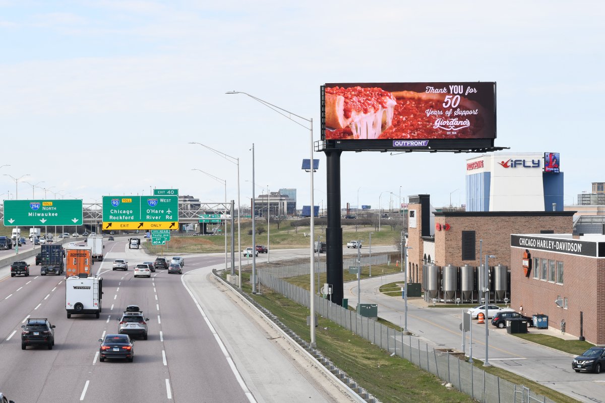 Congrats @GiordanosPizza on 50 years in #Chicago! 🍕 Ready for another 50 (slices of pizza! 😄 ) #OOH #Pizza