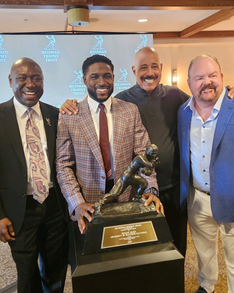 Reggie was deprived of the rightful honor of having his #HeismanTrophy for nearly 15 years. Now that period is over. I am so glad to see this #recordbreaking player for the University of Southern California reunited with his Heisman and have a piece of his legacy restored!