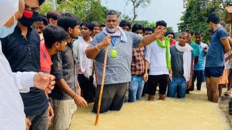 nitinkyadav01's tweet image. गरीबों के दुख दर्द में हमेशा साथ रहते हैं पप्पू यादव जी.... इस सच को स्वीकार करना होगा राजद के कुछ टुटपूंजिये नेताओं को..
वह बदनाम गलियों का बादशाह रहा है, लेकिन कोरोना काल के मसीहा , बेड चाहिए, ऑक्सीजन चाहिए, रेमडेसिविर चाहिए. अकेले वह शख्स है, जिसका मदद के लिए हाथ बढ़ रहा था…
