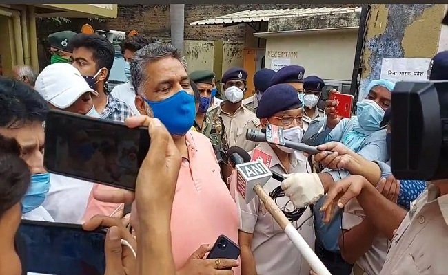 nitinkyadav01's tweet image. गरीबों के दुख दर्द में हमेशा साथ रहते हैं पप्पू यादव जी.... इस सच को स्वीकार करना होगा राजद के कुछ टुटपूंजिये नेताओं को..
वह बदनाम गलियों का बादशाह रहा है, लेकिन कोरोना काल के मसीहा , बेड चाहिए, ऑक्सीजन चाहिए, रेमडेसिविर चाहिए. अकेले वह शख्स है, जिसका मदद के लिए हाथ बढ़ रहा था…