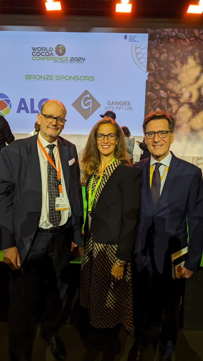 La #TeamEurope en 🇨🇮 s'engage avec @IntlCocoaOrg et les acteurs concernés à la Conférence Mondiale du Cacao à Bruxelles pour actionner des solutions, promouvoir la durabilité et le revenu décent des planteurs. #WorldCocoaConference @EU_Partnerships @conseilkfekko @Enabel