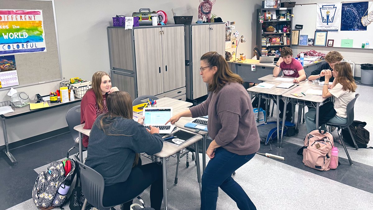 These fantastic juniors are preparing for the upcoming AP exam. I am amazed by the amount of energy and enthusiasm @CClaytonNPHS exhibits all day long. Her students are lucky to have such a passionate educator working with them. @SouthernHancock @llantrip @ginapleak #WeAreDragons