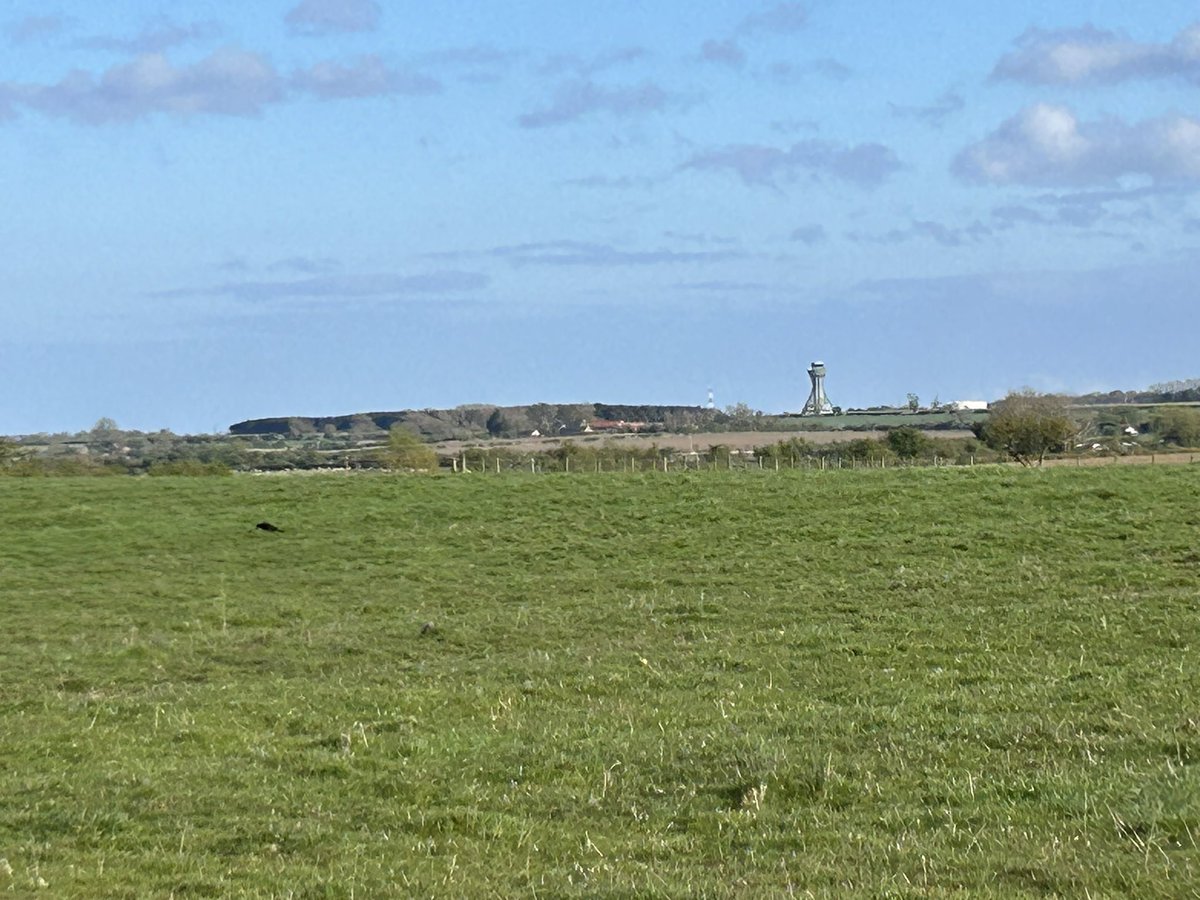 Beautiful evening in SE Northumberland, NCL control tower just over the fields…… @NCLairport