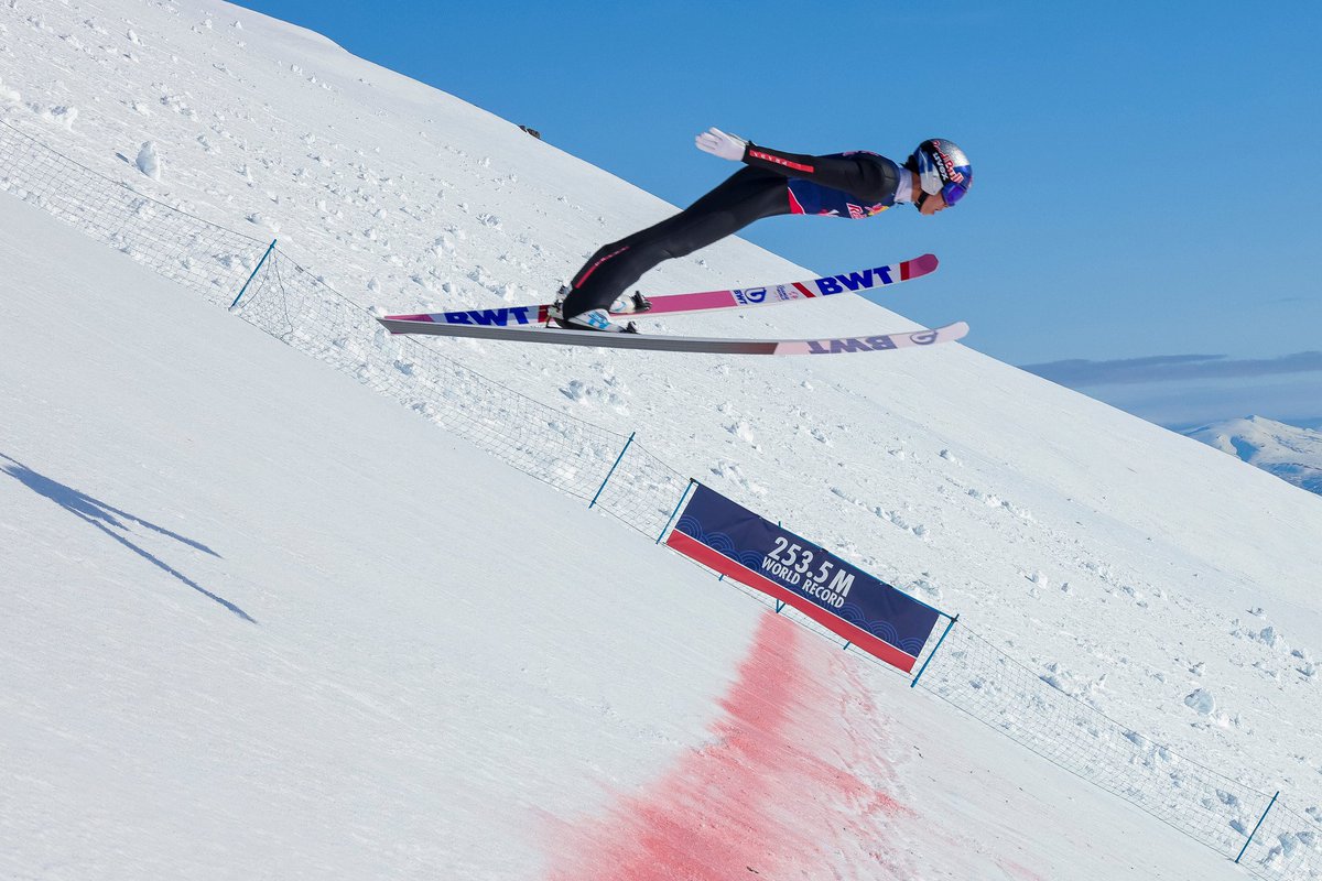 Zdecydowanie fotografia dnia, a dla #skijumpingfamily być może i dekady.

📸Dominik Angerer / Red Bull Content Pool

<a href="/redbullpolska/">Red Bull Polska</a> <a href="/Skijumpingpl/">Skijumping.pl</a>
