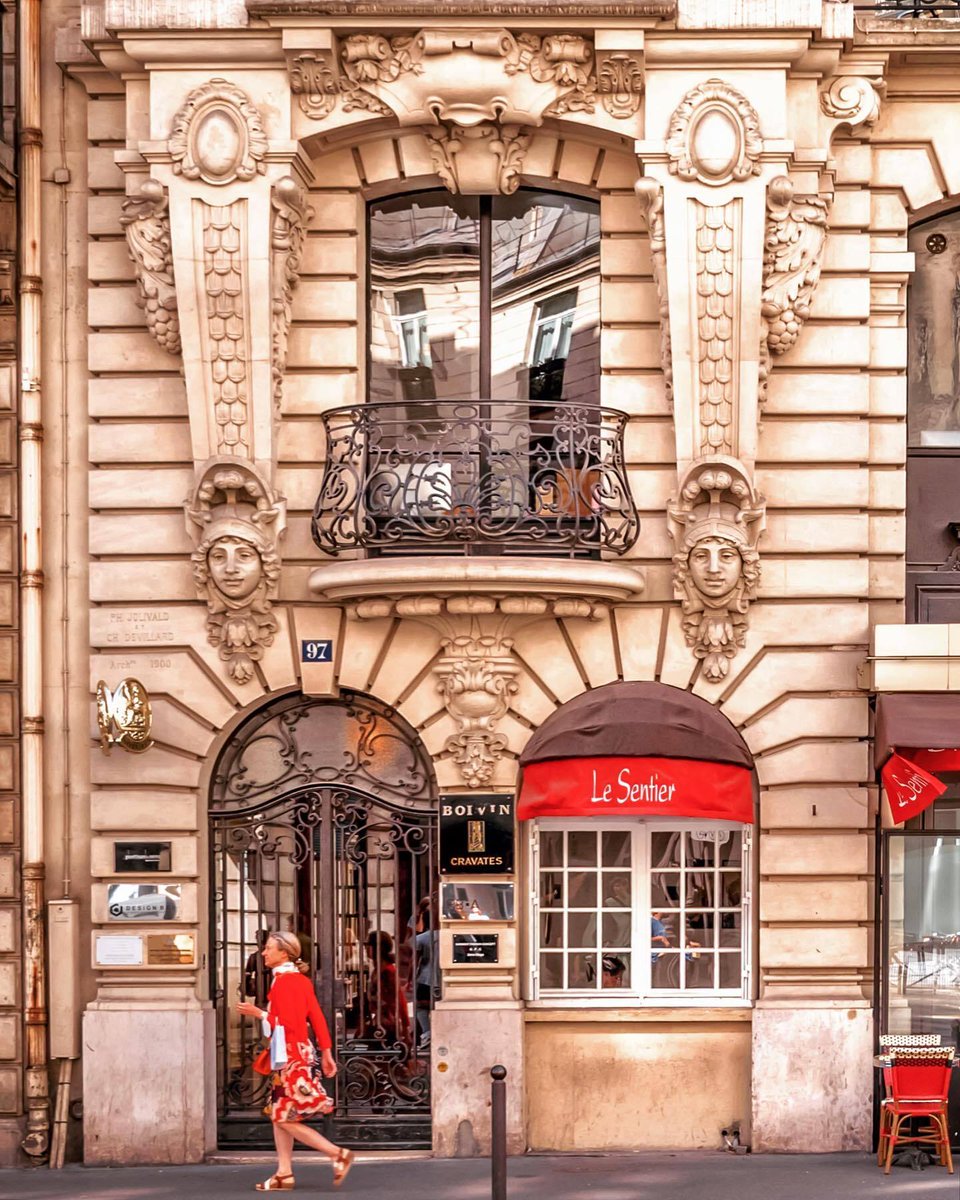 🤩 L'architecture parisienne, un vrai régal à regarder 
©ruemargaux & lesfacadesdeparis
#visitparisregion