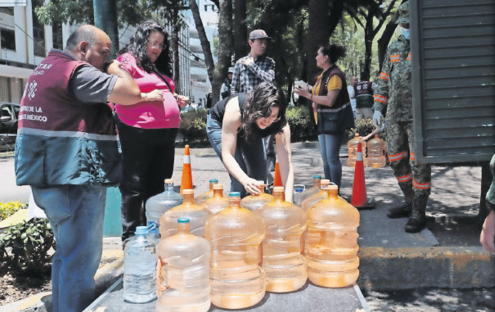 IndustriasMex's tweet photo. El grave problema de agua contaminada, que azota a la capital desde hace tres semanas en la alcaldía Benito Juárez, ha llegado ahora a las prestigiosas colonias de Condesa y Roma en la Cuauhtémoc, #AguaContaminada

https://t.co/DPcWDNphg2 https://t.co/LJ8LV8WCDx