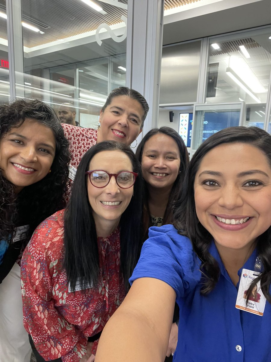 Faby__Vidal's tweet photo. Itโs always nice to see new & former colleagues! Hoping to see you all at our #LanguageOlympics! ๐ฅ๐ https://t.co/EdVEemOLvo
