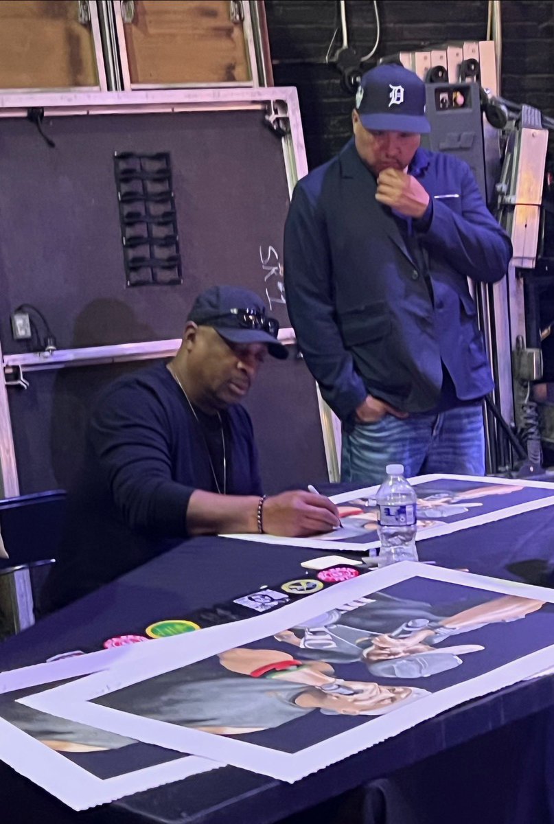 Signing the masterful work of @ajkatzart with The Chairman @MalcolmRiddle looking on . Mal is the gate owner of BASShit Radio the portal where songs are submitted into rstvapp.com Rapstation Internetwork. Mal also heads the virtual Art world squad @mADurgency . If…