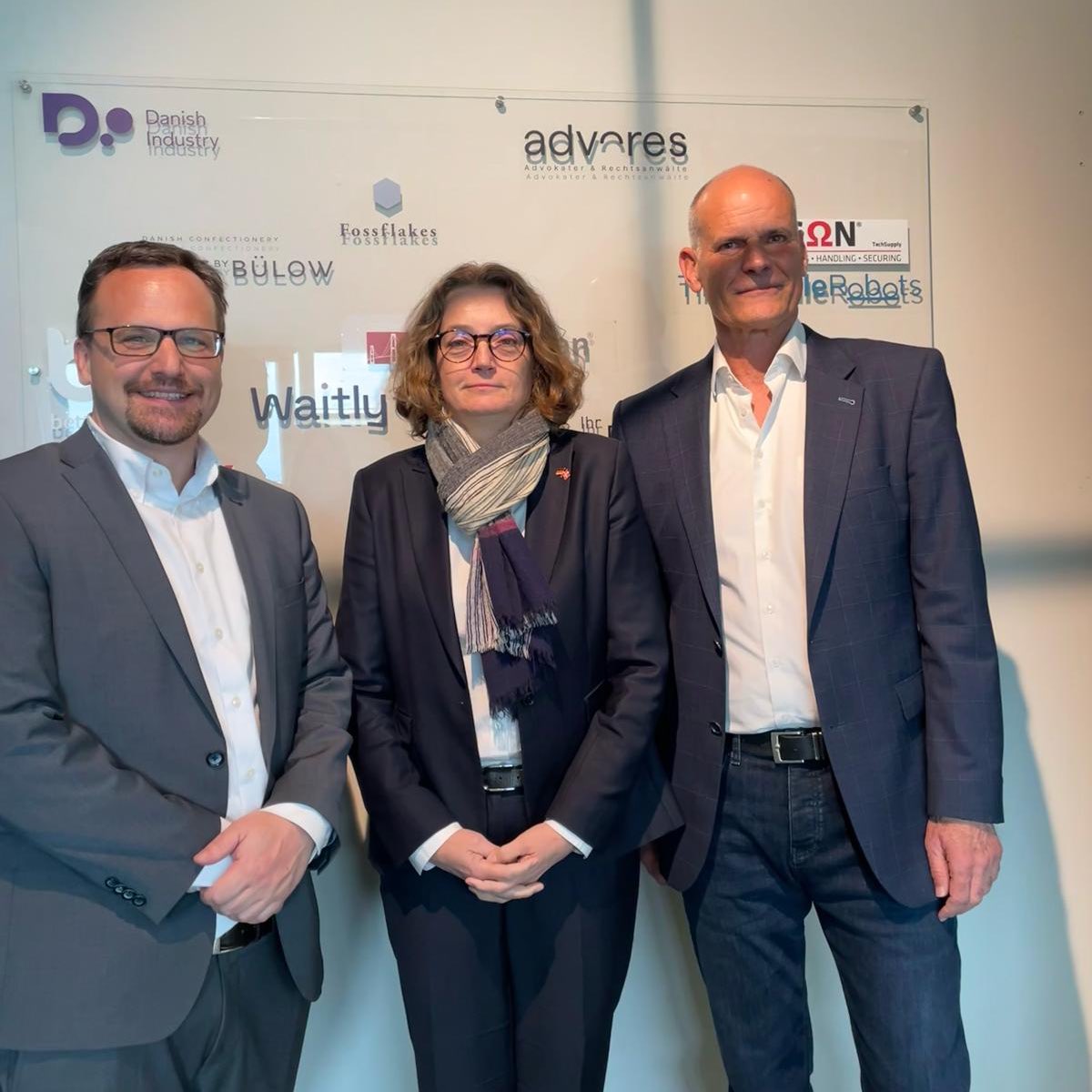 BotschafterDK's tweet photo. Willkommen in der Hauptstadt, @tyskrevision! Die Expansion von #Handewitt ➡️ #Berlin ist ein Plus für 🇩🇰 Firmen. Sie ermöglicht neue 🇩🇪🇩🇰 Kooperationen &amp; stärkt die Wirtschaftsbeziehungen zw. 🇩🇰 &amp; unserem wichtigsten Handelspartner 🇩🇪. Freue mich den neuen Standort mitzueröffnen! https://t.co/CJkzuB8drd