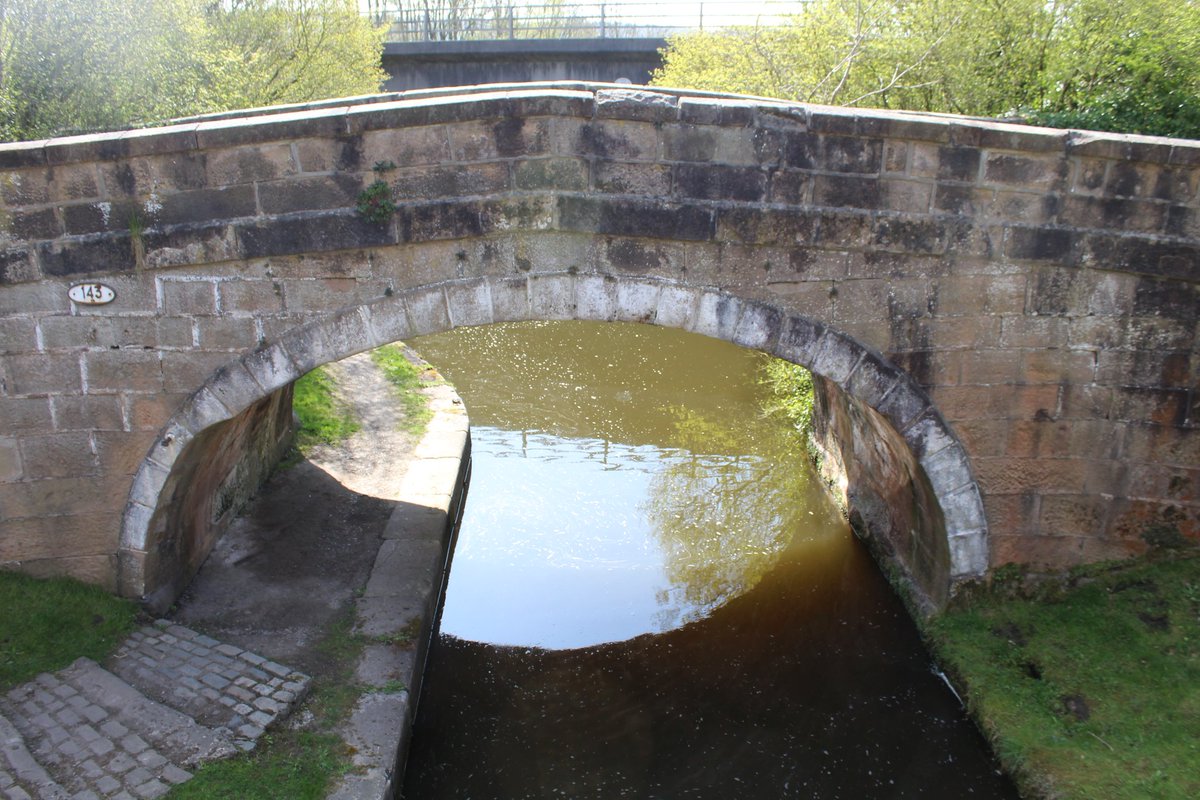 Barrowford Road Bridge No 143 .. Leeds & Liverpool Canal #Barrowford #Lancashire @CanalRiverTrust #Bridge #LifesBetterByWater