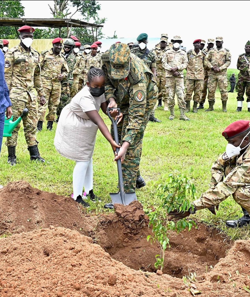 Afande CDF & SPA/SO - Gen @mkainerugaba has planted 50 trees at a UPDF barracks as he celebrates his. 50th bd. He was accompanied by his wife, daughter, and SFC soldiers.
Later, they unveiled a new Neonatal Special Care Unit at Dr. Ronald Bata Memorial Hospital in Entebbe