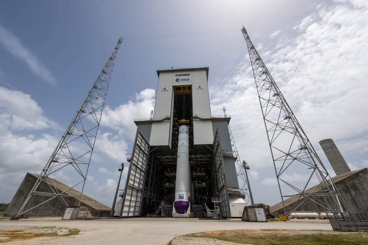 #Ariane6 standing tall. The central core of Europe's new rocket was moved into its upright, launch, position today at Europe's Spaceport: esa.int/ESA_Multimedia…