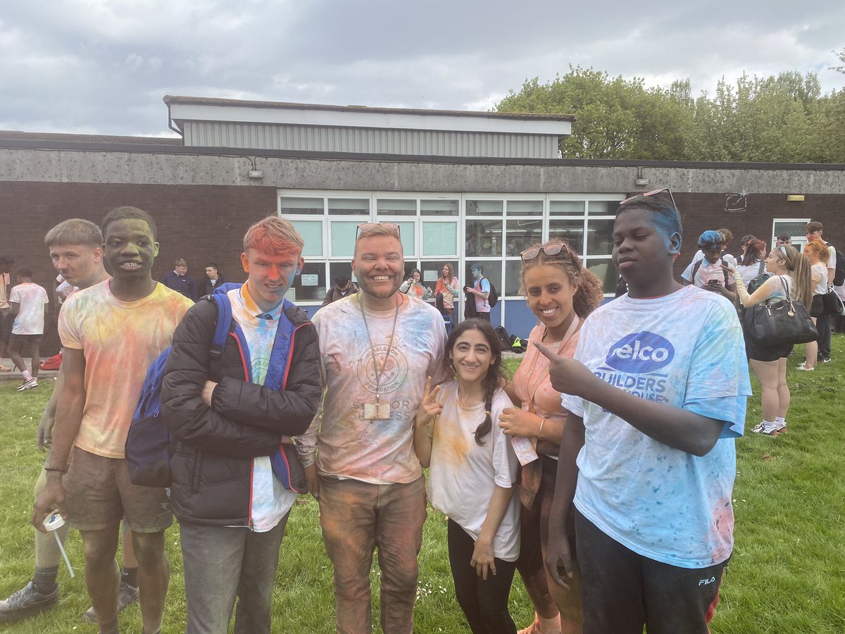 School memories are so precious, @willowshigh we make sure our pupils leave with bucket loads of them! Colour Run 2024 🎨 🎨 💙💛❤️💚💜 @WillowsWO09